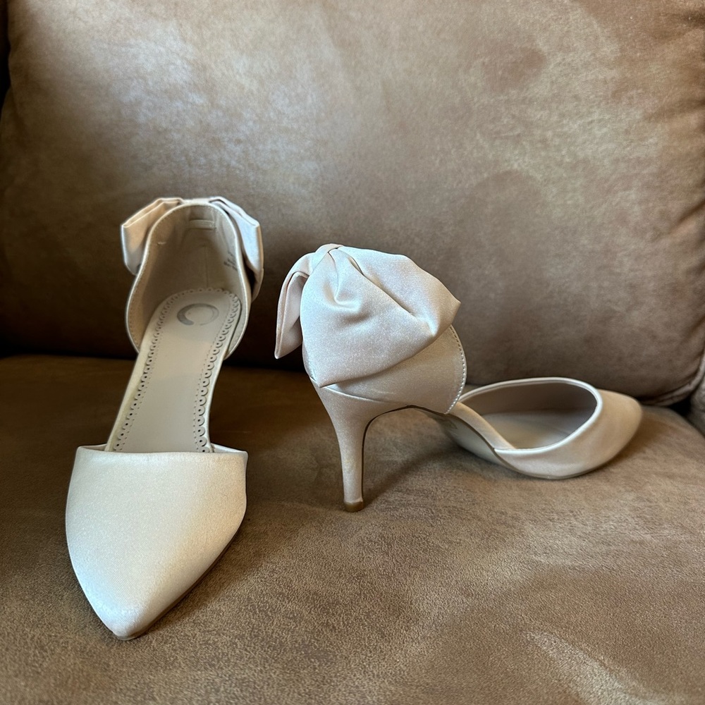DSW heels. Very light pink color and a size 9.